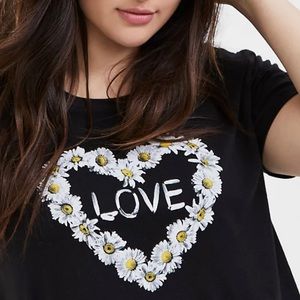 TORRID LOVE DAISY BLACK TEE